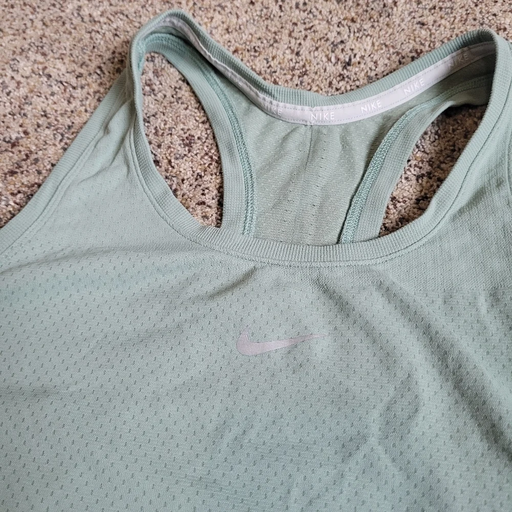 Nike Drifit Womens Slim Fit Green Running Tank Top Size Small